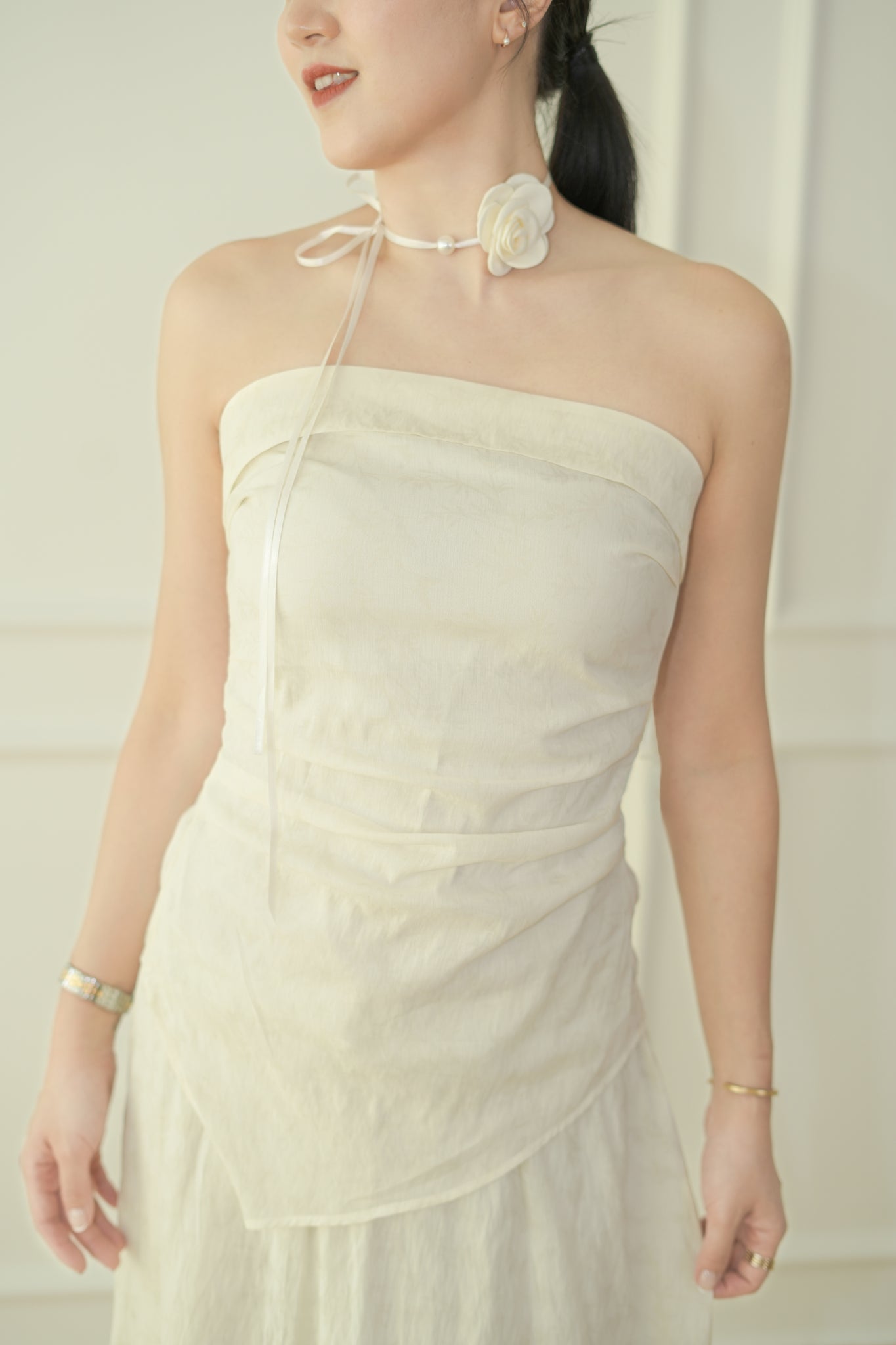 [Set] Strapless Top with a Straight Neckline