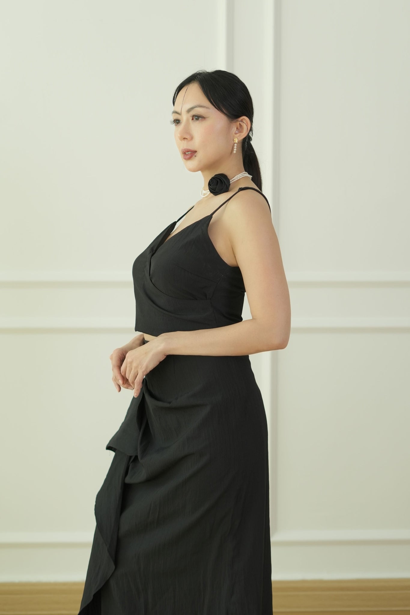 [Set] Strappy V-neck Top and High Waist Midi Skirt